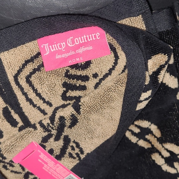 💕HP💕Juicy Couture Black and Beige Logo Bath Towel Set - Picture 4 of 8